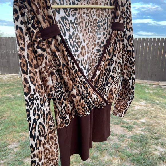 Y2K Tovia leopard print deep vneck top - Picture 11 of 16